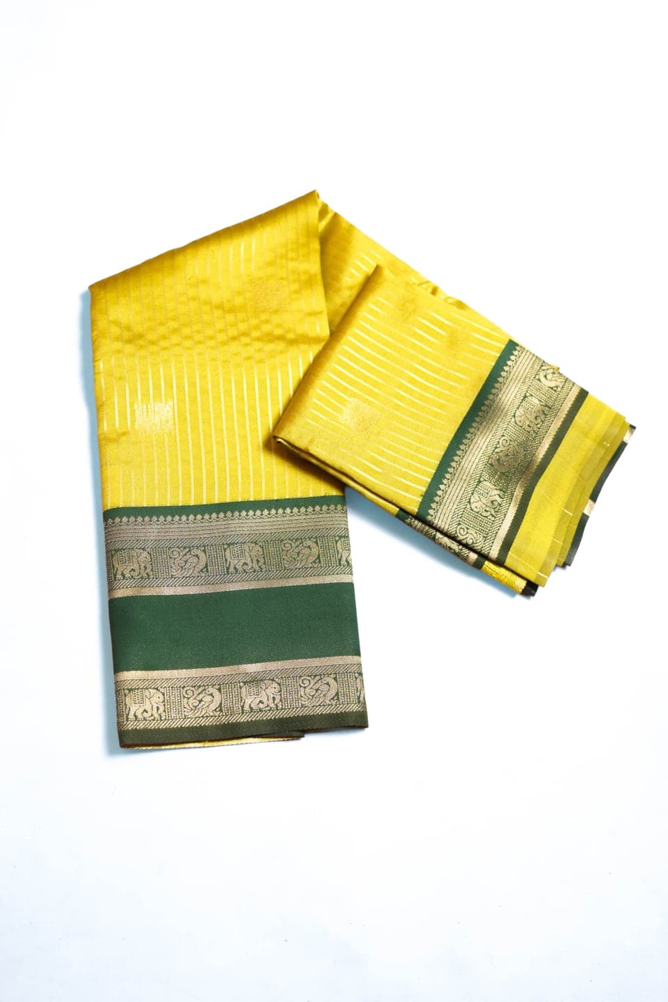Royal Manjal Emerald Kanchivaram Silk Saree thumbnail 3