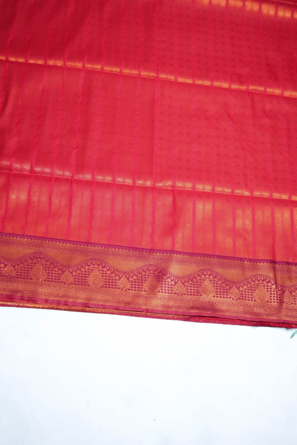 Vermilion Radiance Kanchivaram Soft Silk Saree thumbnail 3